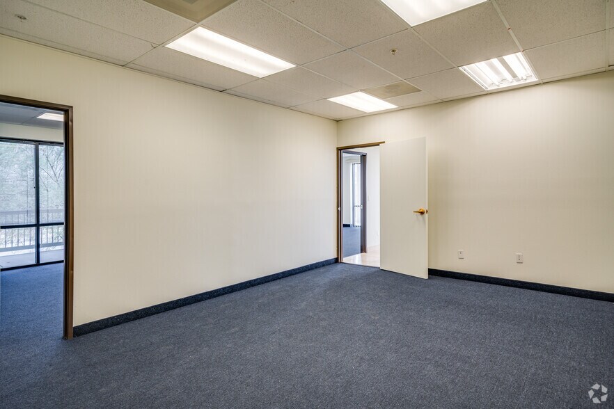 More Photos Of 2550 N Thunderbird Cir, Mesa Office For Lease