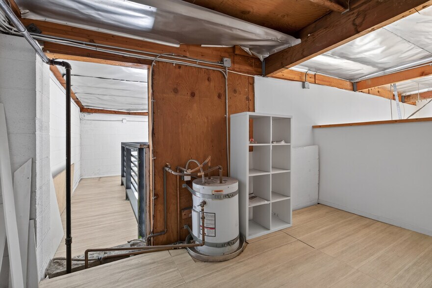 More Photos Of 11105 Weddington St, North Hollywood Service For Lease