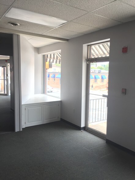 More Photos Of 28 Liberty St, Westminster Apartments For Lease