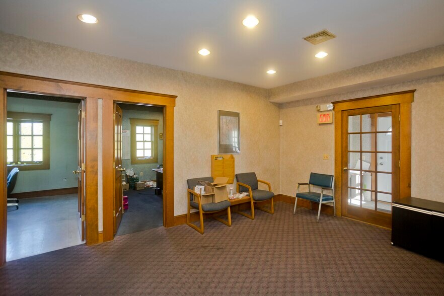 More Photos Of 16 Arthur St, Easthampton Warehouse For Sale