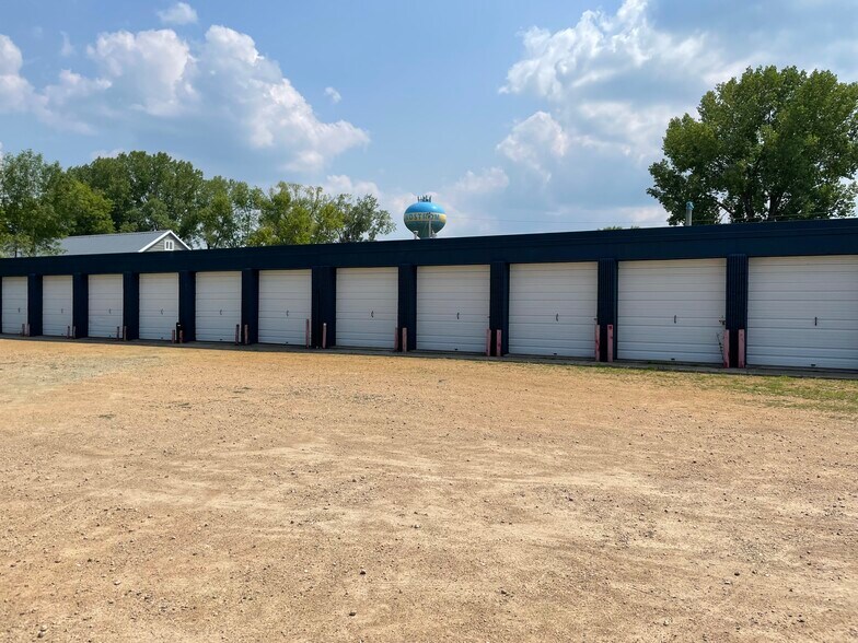 More Photos Of 30401-30405 Neal Ave, Lindstrom Warehouse For Sale