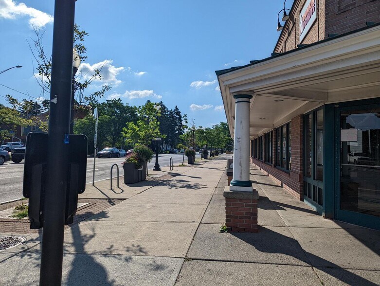 More Photos Of 1066 Madison Ave, Albany Freestanding For Lease