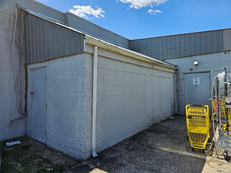 More Photos Of 1308 Washington Ave, Cairo Freestanding For Sale