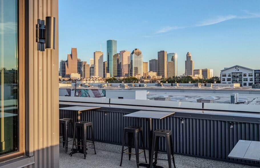 More Photos Of 2101 Summer St, Houston Freestanding For Lease