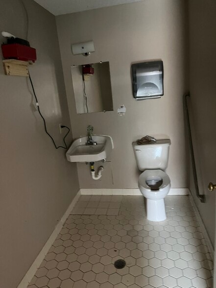 More Photos Of 220 Broad St, Sumter Medical For Lease