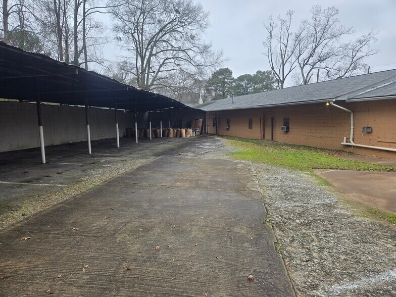 More Photos Of 1999 Pryor Rd, Atlanta Warehouse For Sale