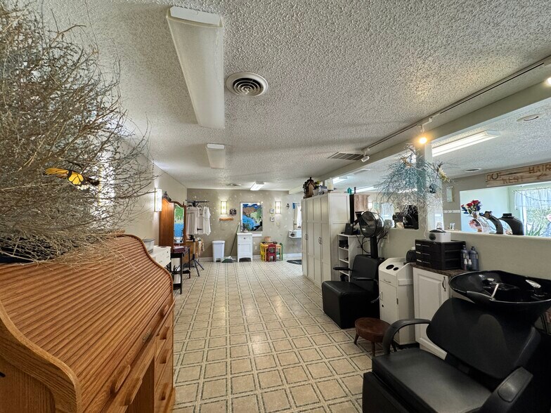 More Photos Of 530 N Broadway Ave, Riverton Mixed Retail For Sale