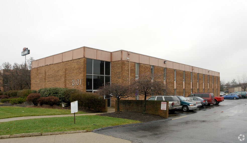 Primary Photo Of 2101 S Hamilton Rd, Columbus Unknown For Lease