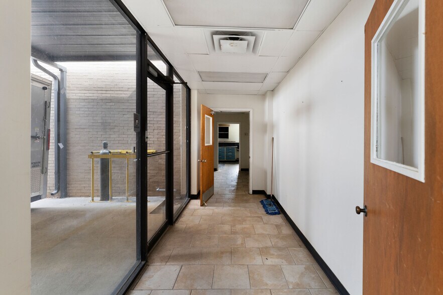 More Photos Of 112 Old Mill Rd, Cartersville Research And Development For Sale