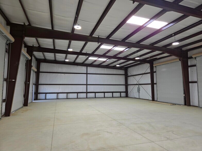 More Photos Of 5240 Doolittle Ave, Shafter Manufacturing For Lease