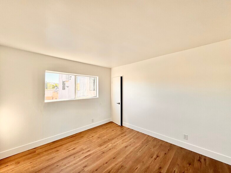More Photos Of 2718 S Cochran Ave, Los Angeles Apartments For Sale