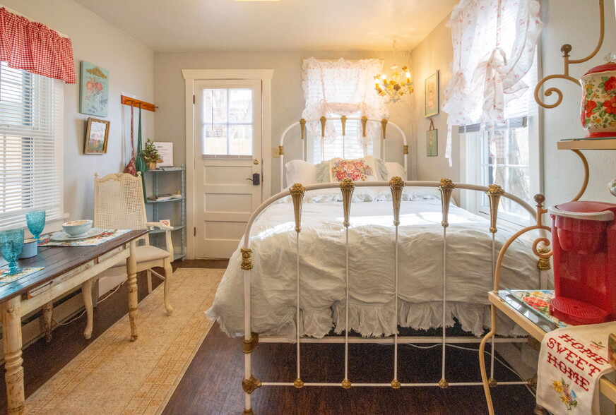 More Photos Of 102 Holly St, Colorado Springs Apartments For Sale