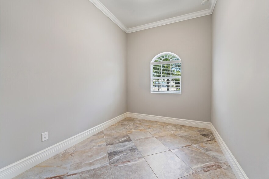 More Photos Of 3193 SE Dixie Hwy, Stuart Office For Sale