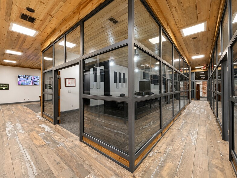 More Photos Of 122 Jefferson St, Jacksonville Office For Lease
