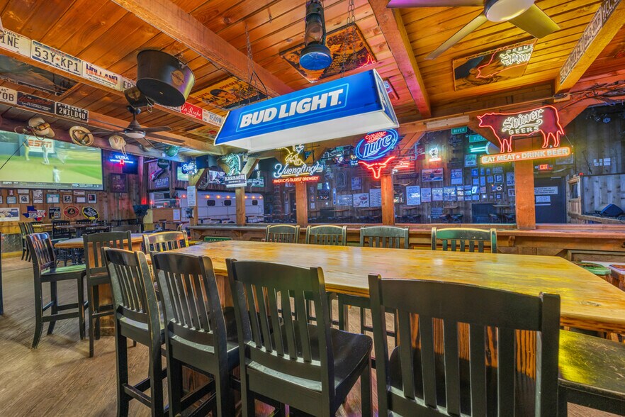 More Photos Of 1390 McQueeney Rd, New Braunfels Sports And Entertainment For Sale