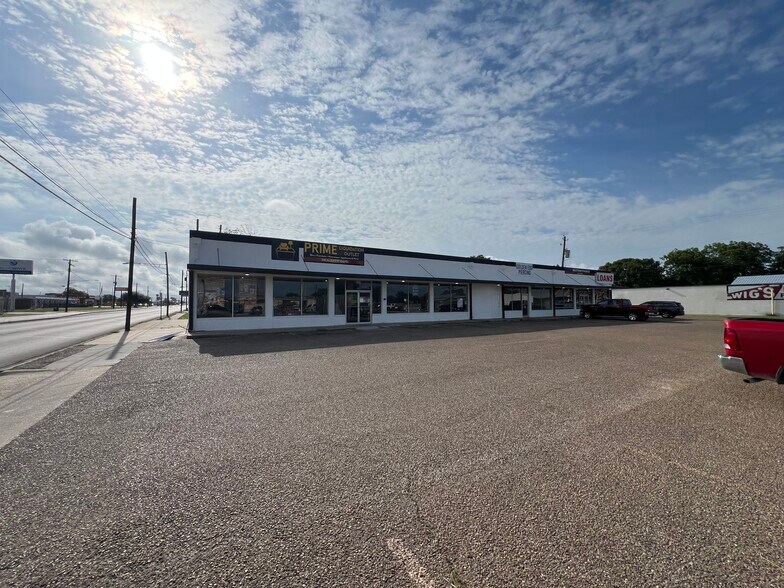 Primary Photo Of 703 E Rio Grande St, Victoria Storefront Retail Office For Sale