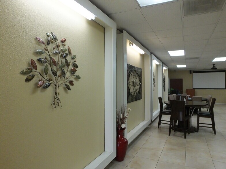 More Photos Of 44143-44147 20th St W, Lancaster Medical For Lease
