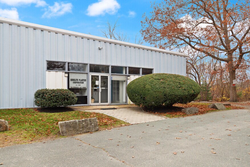 More Photos Of 10 Fernwood Lake Ave, Gloucester Warehouse For Lease