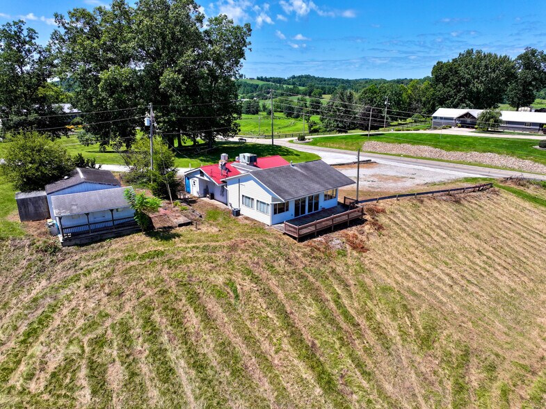 More Photos Of 19510 Leatherwood Rd, Salesville Freestanding For Sale