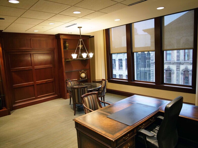 More Photos Of 126 Ottawa Ave NW, Grand Rapids Office For Lease