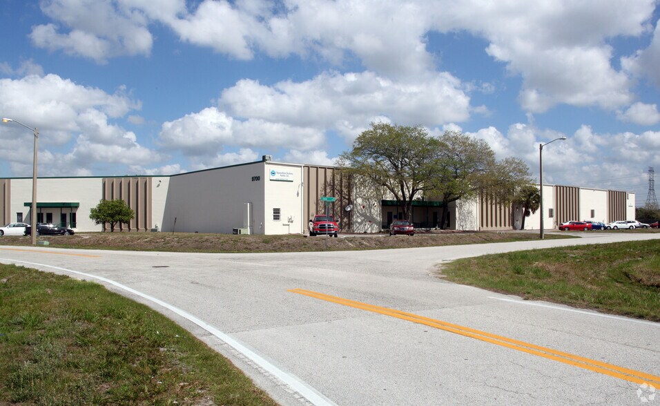 More Photos Of 9700-9704 Solar Dr, Tampa Warehouse For Lease