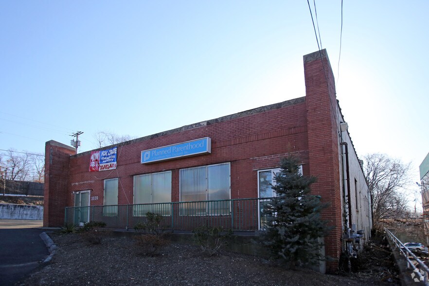 More Photos Of 1039 E Main St, Stamford Restaurant For Lease