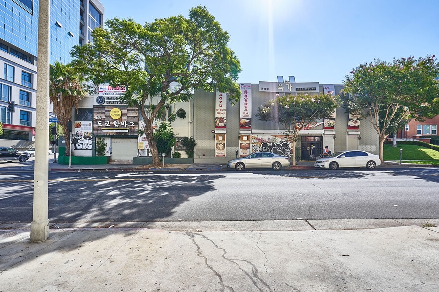 More Photos Of 600 S New Hampshire, Los Angeles Storefront Retail Office For Lease