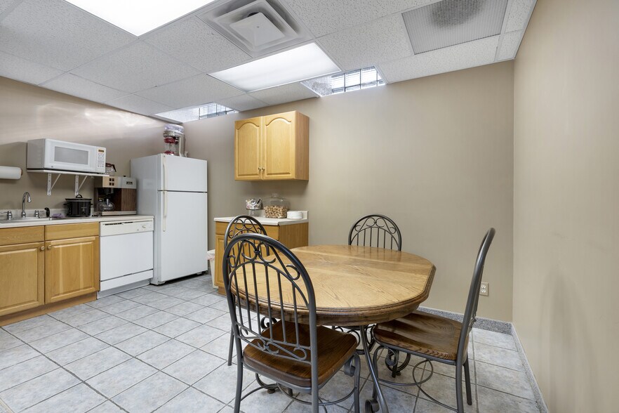 More Photos Of 14012 Eureka Rd, Southgate Medical For Lease