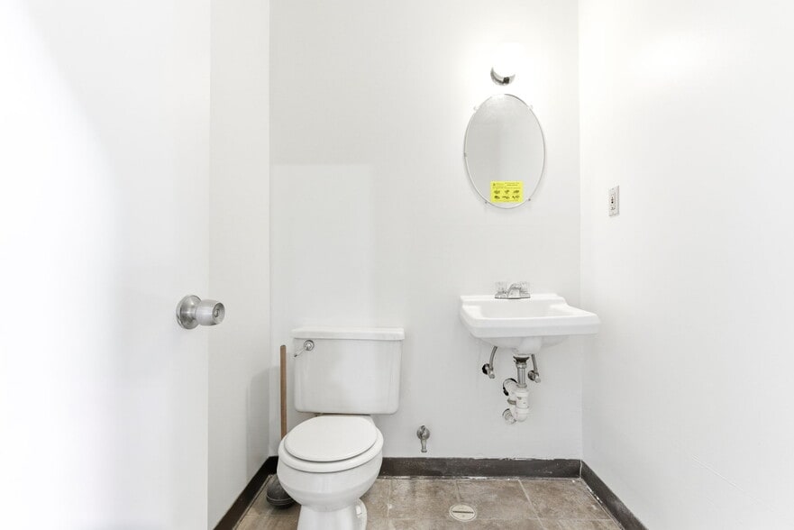 More Photos Of 473 Roberts Ave, Louisville Warehouse For Sale