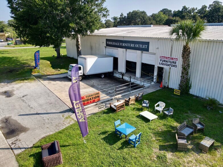 More Photos Of 685 S Yonge St, Ormond Beach General Retail For Sale