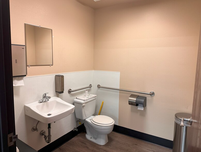 More Photos Of 8460 Red Oak St, Rancho Cucamonga Warehouse For Lease