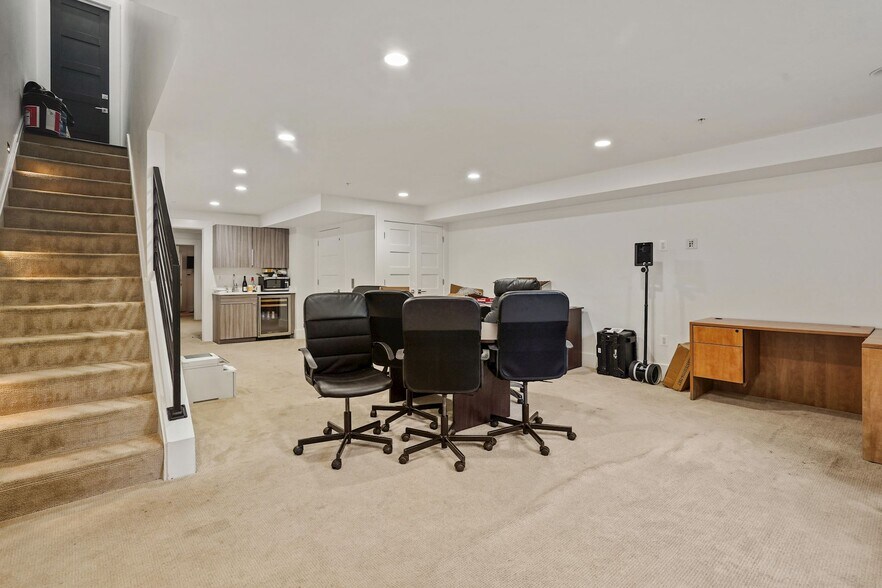 More Photos Of 513 C St NE, Washington Office Residential For Lease