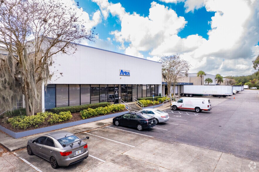 More Photos Of 9201 King Palm Dr, Tampa Warehouse For Lease