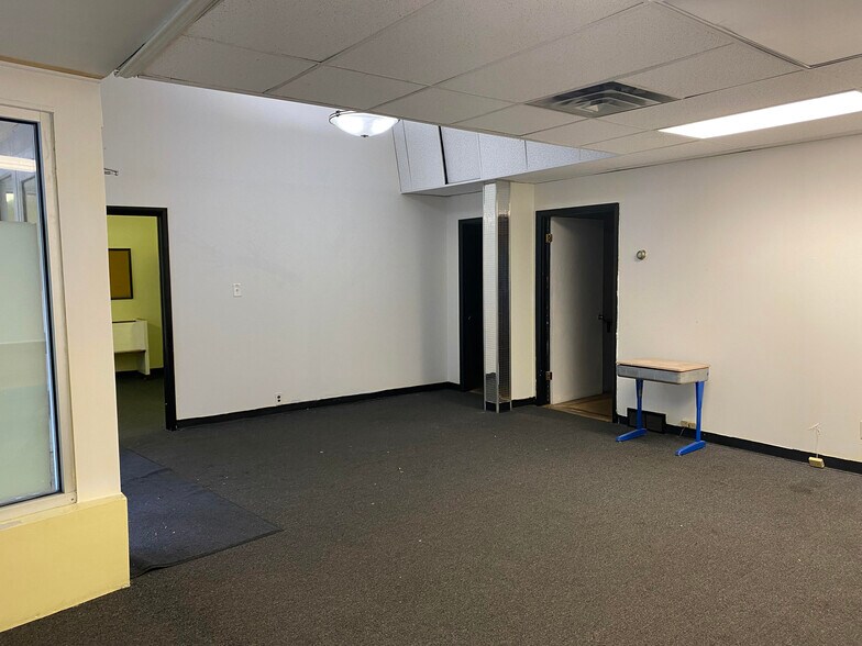 More Photos Of 2958 Delaware Ave, Kenmore Storefront For Lease
