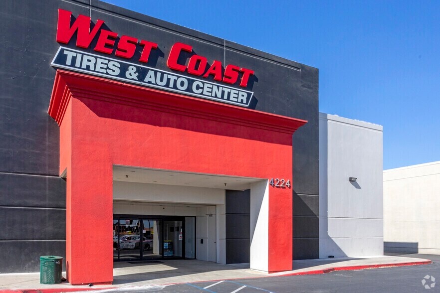 More Photos Of 4224 W Shaw Ave, Fresno Freestanding For Lease