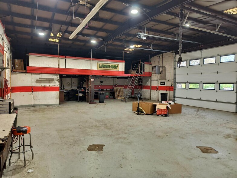 More Photos Of 1601 N Main St, Crown Point Warehouse For Lease