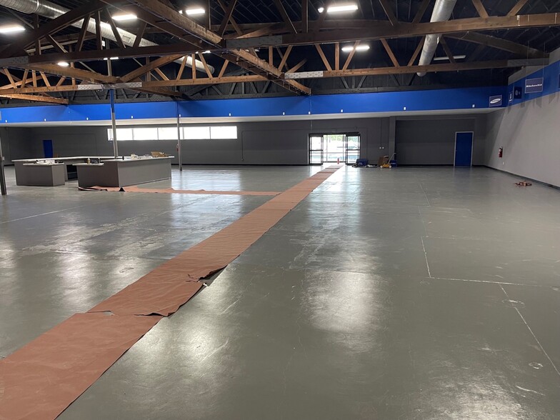 More Photos Of 830 28th St SW, Grand Rapids Freestanding For Lease