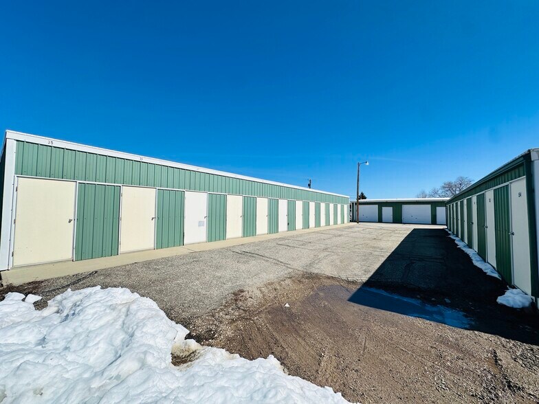 More Photos Of 67 Tweed Ln, Lander Self Storage For Sale