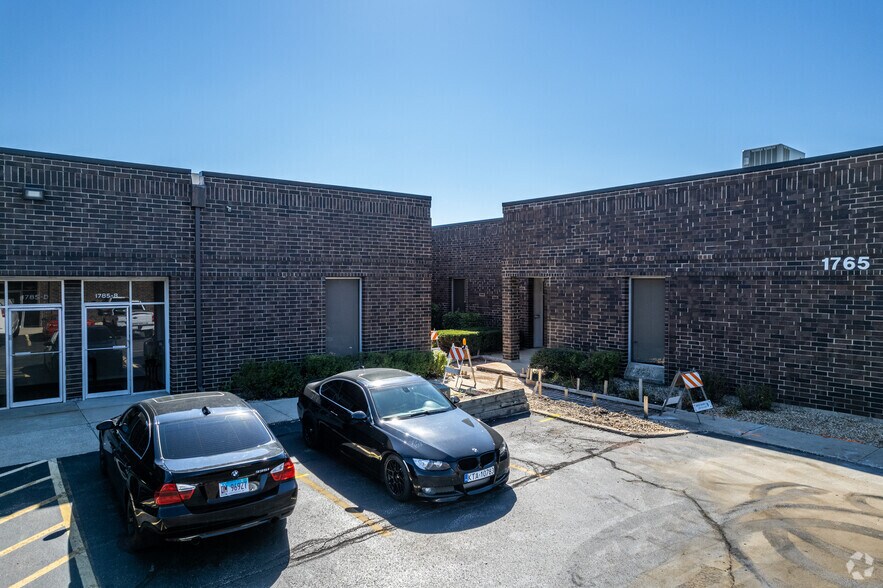 More Photos Of 1765-1795 Cortland Ct, Addison Flex For Lease