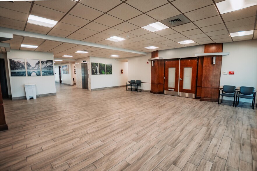 More Photos Of 10460 Vista Del Sol Dr, El Paso Medical For Lease