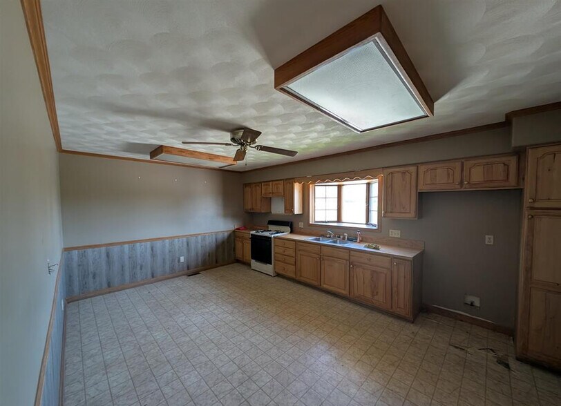 More Photos Of 8727 Arenzville Rd, Beardstown Warehouse For Sale