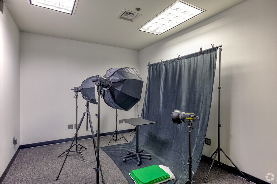 More Photos Of 1402 Jones St, Omaha Service For Lease