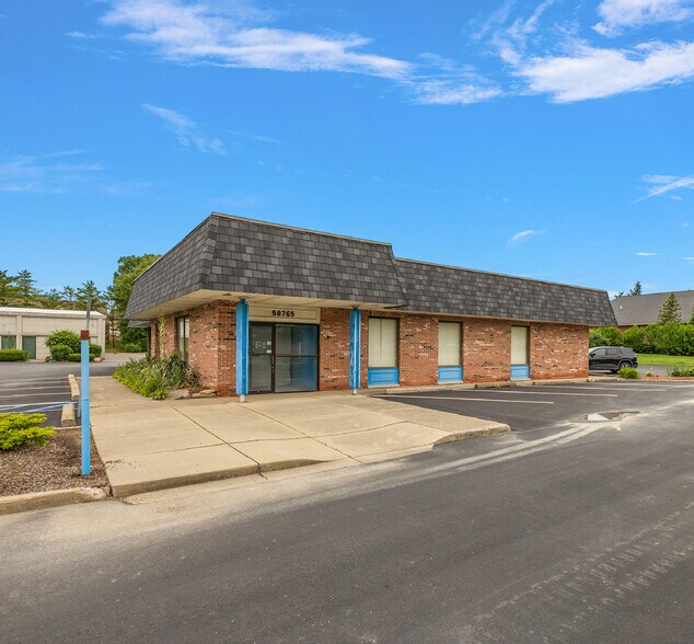 More Photos Of 58765 Van Dyke Ave, Washington Bank For Lease