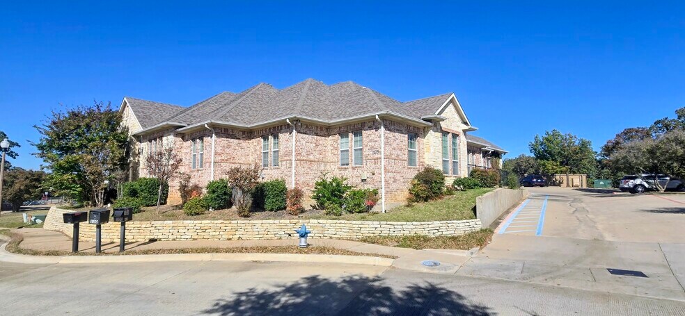 More Photos Of 1205 Bent Oaks Ct, Denton Office For Sale