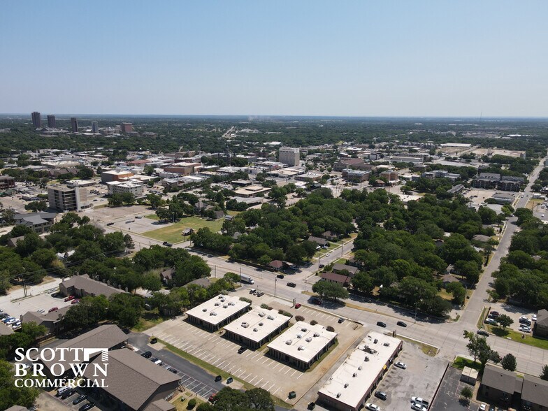 More Photos Of 400 S Carroll Blvd, Denton Unknown For Lease