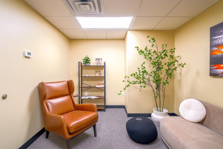 More Photos Of 1033 Dr Martin Luther King Jr St N, Saint Petersburg Medical For Sale