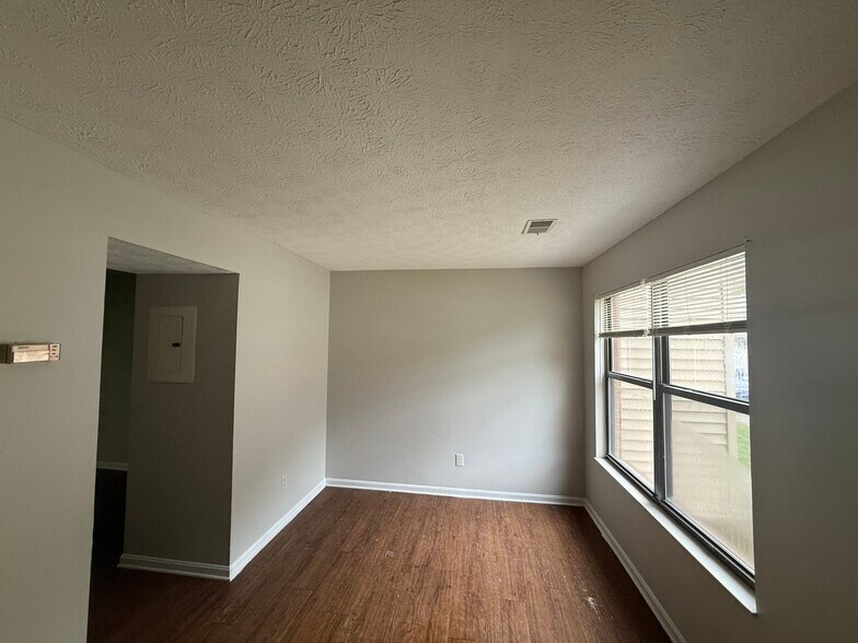 More Photos Of 77 Quail Holw, Inez Apartments For Sale
