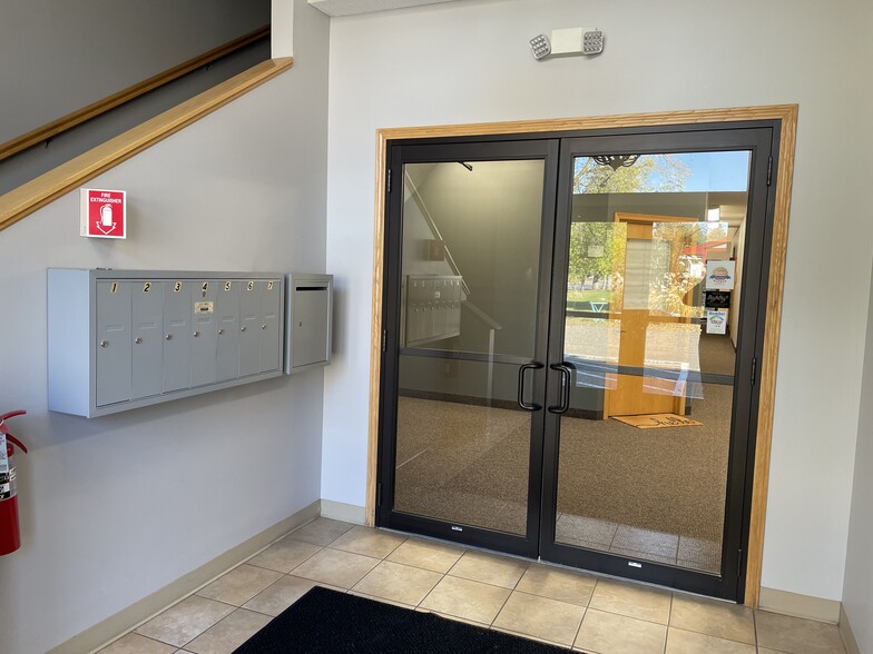 More Photos Of 231 Main St, Elk River Office For Lease