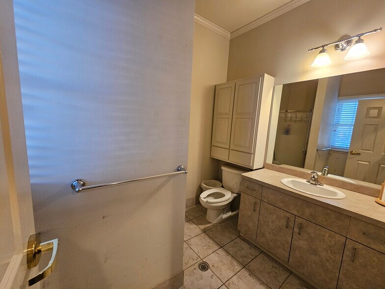 More Photos Of 32 Church St, Flemington Office Residential For Lease
