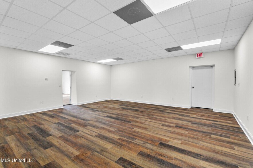 More Photos Of 148 Weisenberger Rd, Madison Flex For Lease